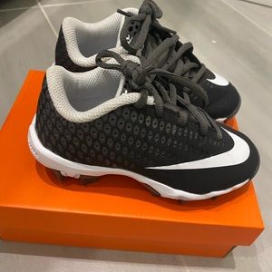 Nike football cleats for little kids size 10